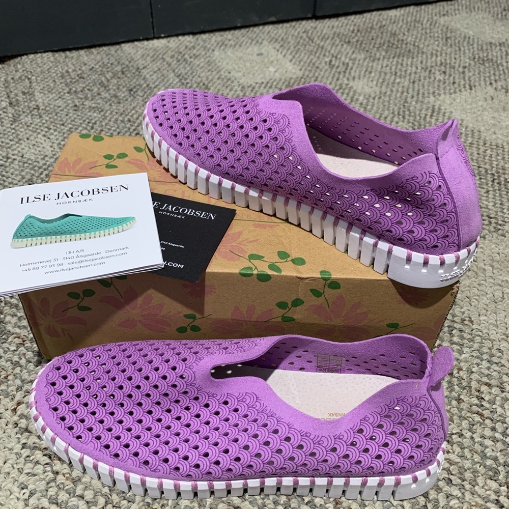 Isle Jacobsen “Tulip” slip on shoe New In Box!